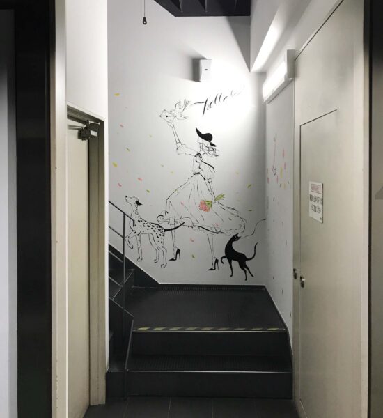 マイプリント本社壁画、１〜４階階段